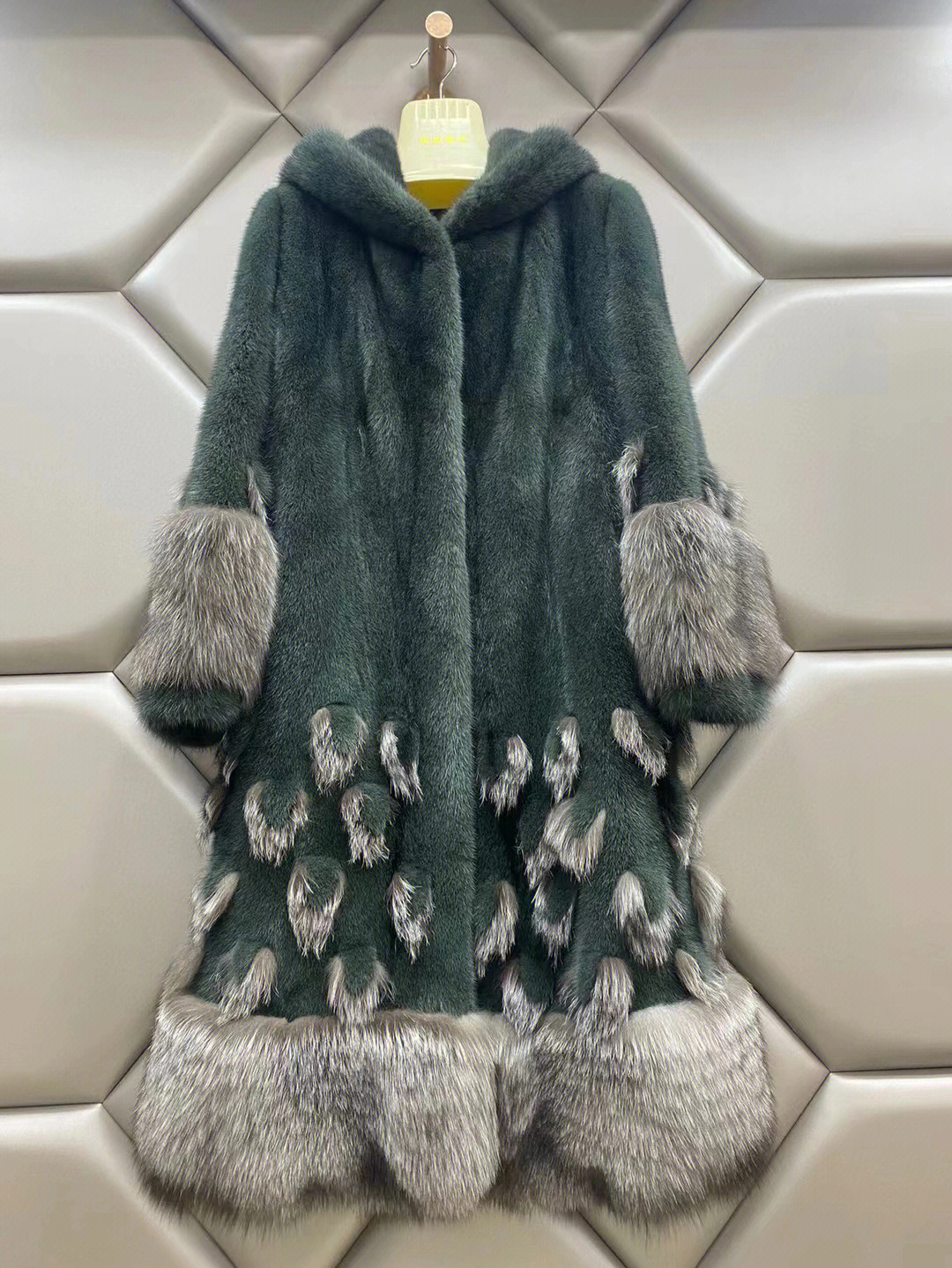 今年最新款水貂皮草，时尚与质感的完美融合风采展现