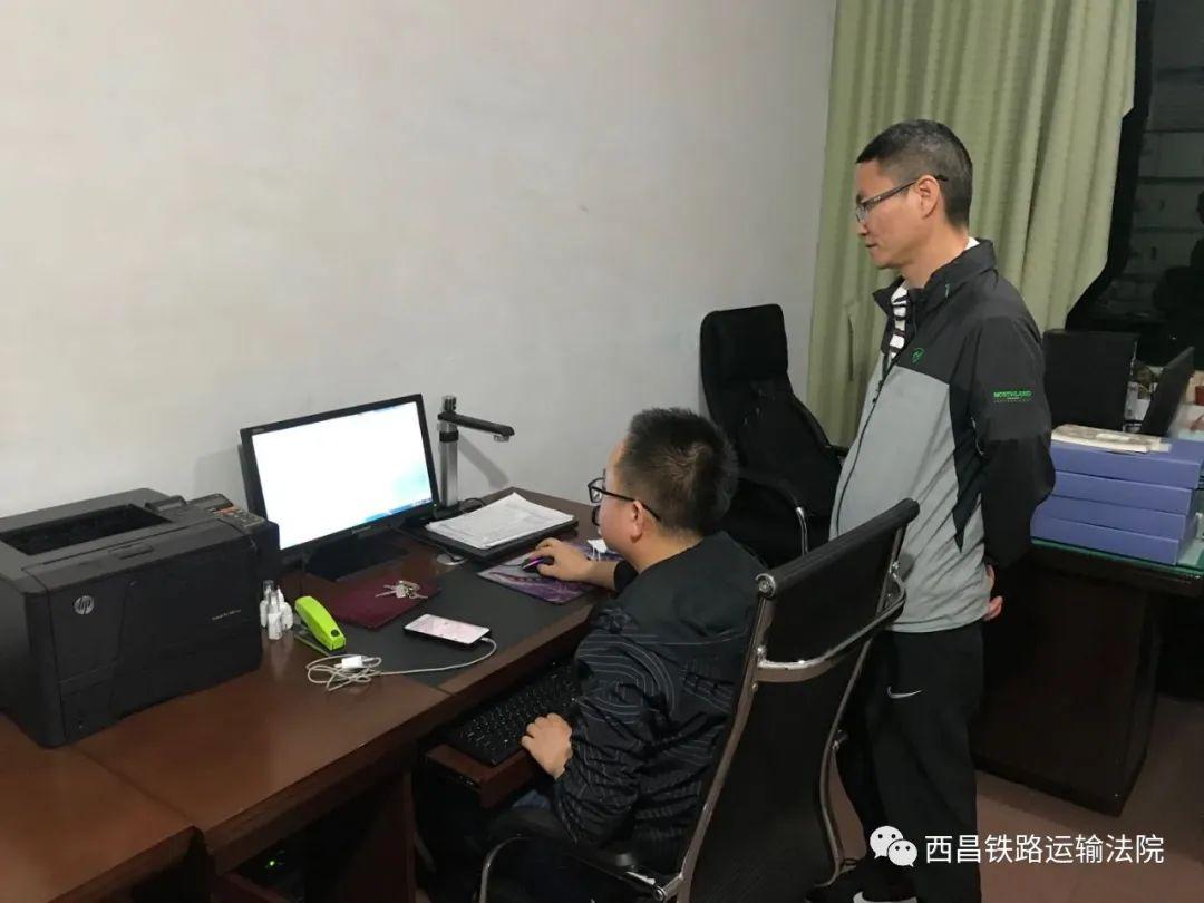 西昌山火，英雄烈火中的自信与成就感展现