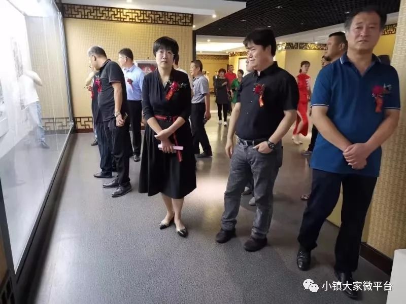 唐一一与皇甫尚安最新动态揭秘，小巷美食天堂的探寻之旅