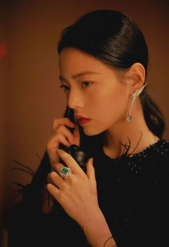 揭秘薇薇安演员背后的故事，小红书推荐，探寻演艺之路的璀璨旅程 🎭✨