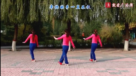 最新广场舞云裳风靡全场，舞姿翩翩的云端之美