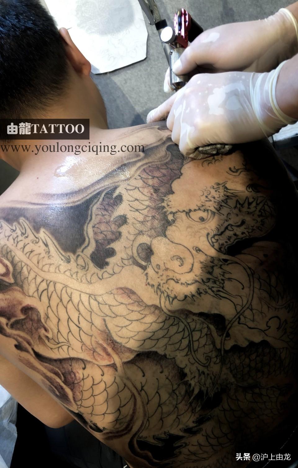 最新龙图案，小巷深处的独特风尚揭秘